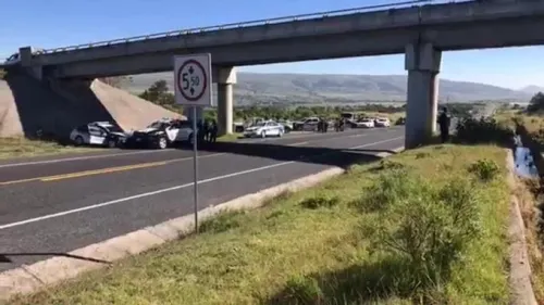 Mueren dos secuestradores y uno más resultó herido durante balacera