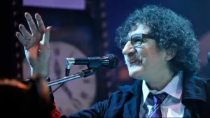 Por cuadro de vómito hospitalizan a Charly García