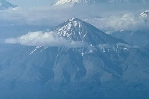 Ahora en Rusia, volcán extinto por 10 mil años da señales de actividad