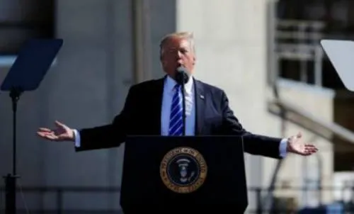 Trump dice a protegidos por DACA que no deben preocuparse en próximos 6 meses
