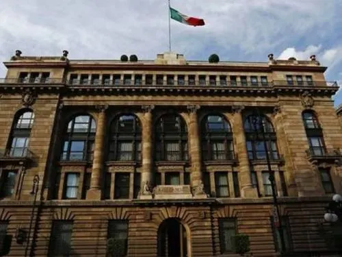 Banxico le tiende la mano al peso; anuncia coberturas