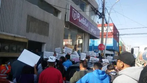 Naranjitas exigen entrega de apoyos navideños y señalan a líder sindical de represor