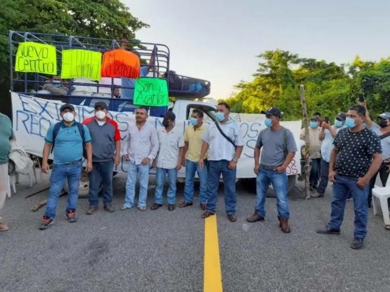 Pobladores amenazan con linchar a tesorero de municipio de Oaxaca por cheque sin fondos