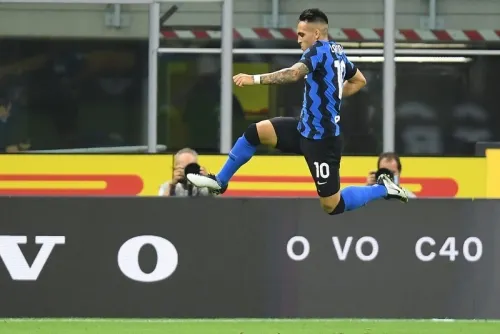 Inter de Milán derrota 2-0 al Napoli de Hirving Lozano en la Serie A