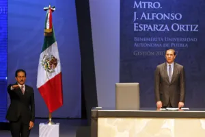 Alfonso Esparza se declara listo para retos de la BUAP en siglo XXI