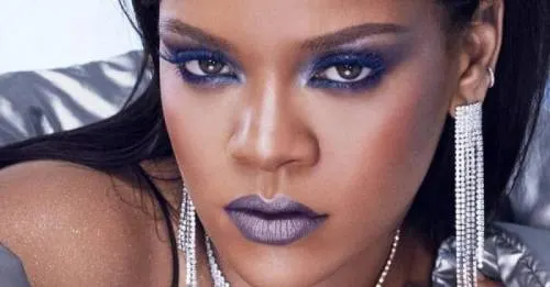 Rihanna demanda a su padre por aprovecharse de su nombre para hacer negocios