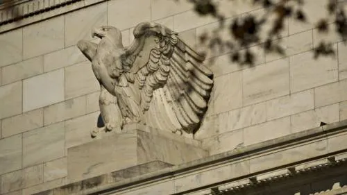 La Fed eleva su tasa de interés, es la más alta en casi 10 años