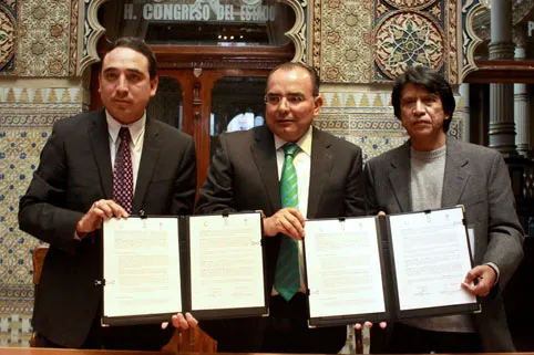 Cine Arte y Congreso firman acuerdo para documentales en municipios poblanos