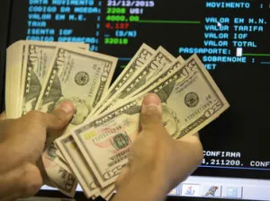 Bancos de la Ciudad de México venden dólar en 17.51 pesos