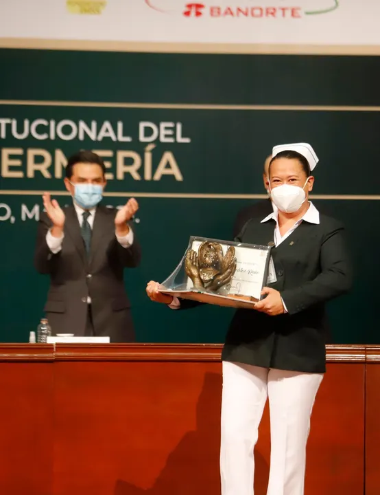 IMSS rinde homenaje a enfermeras y enfermeros por su valor y  disciplina frente a la pandemia