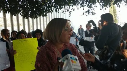 Se manifiestan mujeres con cáncer por falta de medicamentos y “quimios” en el Hospital del Norte