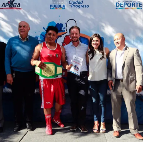 Reconoce Luis Banck a jóvenes ganadores del Torneo de Barrios de Box