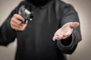 Robo violento en secundaria del barrio de San Antonio: amagan a maestros y hurtan dinero de inscripciones