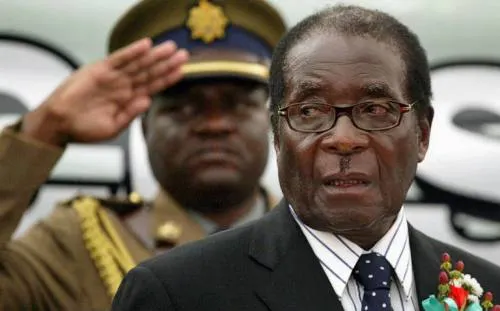 Ejército de Zimbabue retiene al presidente Mugabe; desmienten golpe de Estado