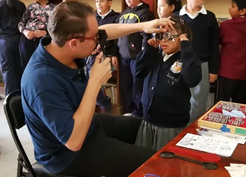 Se beneficiarán 1,500 alumnos con lentes gratuitos en San Pedro Cholula