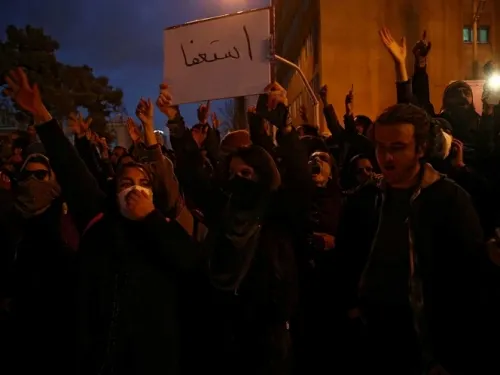 Crecen protestas en Irán por derribo de avión; acusan represión