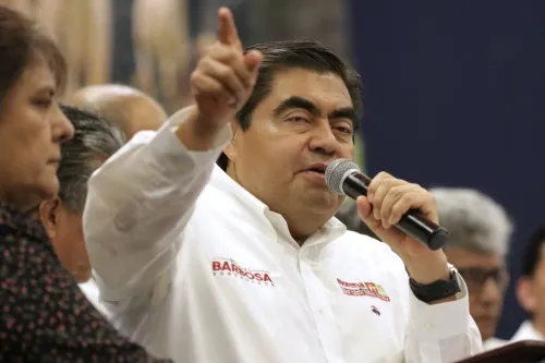 Barbosa propone impulsar eliminación de fuero y revocación de mandato