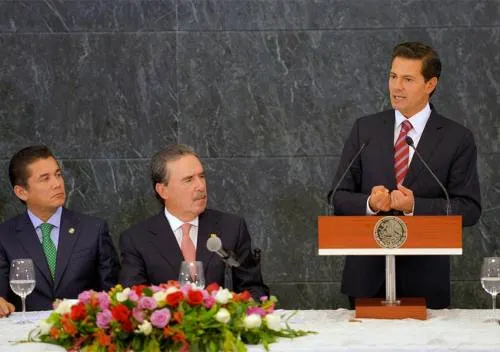 Pide EPN a senadores del PRI-PVEM promover beneficios de reformas