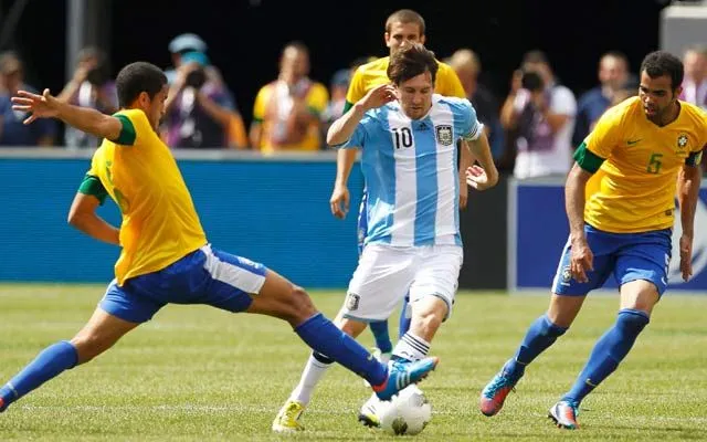Messi consigue hat trick en la victoria de Argentina sobre Brasil