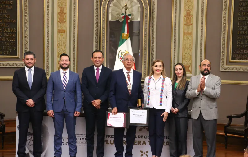 congreso-de-puebla-presea-luis-rivera-terrazas