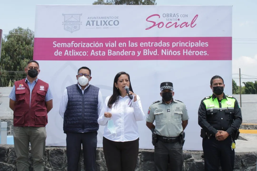 Instalan semáforos en Atlixco