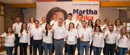 Martha Erika presenta su 3 de 3 y a su equipo de campaña