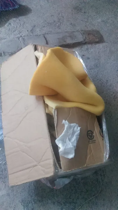 Pide equipo de sonido, le mandan madera y esponja