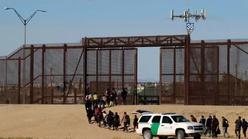 Caravana de migrantes sale de Chiapas hacia Estados Unidos