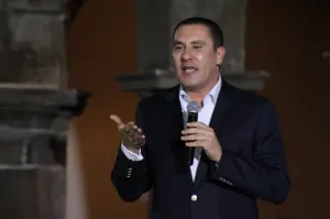 Panistas poblanos ungen a RMV como candidato a la presidencia