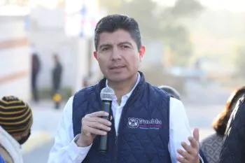 Eduardo Rivera inaugura iluminación en colonias del sur de Puebla