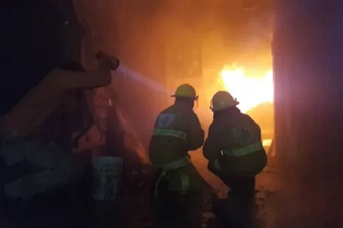 Incendio en una madedería de Santiago Momoxpan alertó a pobladores