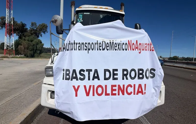 Paro nacional de transportistas afecta carreteras de Puebla; reportan cierres parciales y tráfico lento