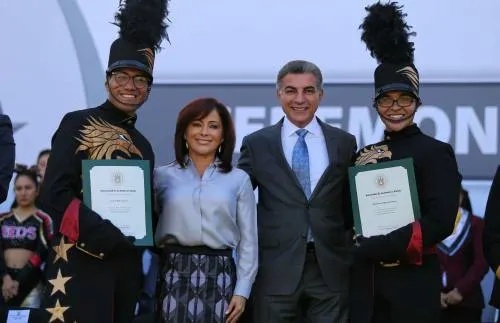 Dinorah López de Gali y Tony Gali asisten a graduación del Cenhch