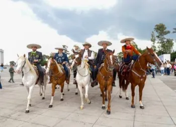 Armenta encabezó cabalgata en la zona histórica de los Fuertes de Loreto y Guadalupe