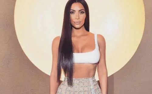 ¡Lo volvió a hacer! Kim Kardashian lo mostró todo en la alfombra roja
