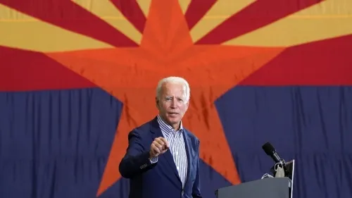 Biden aventaja por 34 puntos a Trump entre votantes latinos, según Pew