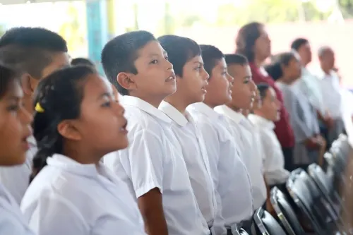 Algunas escuelas armaron su puente, no tuvieron clases por la celebración de Día de Muertos