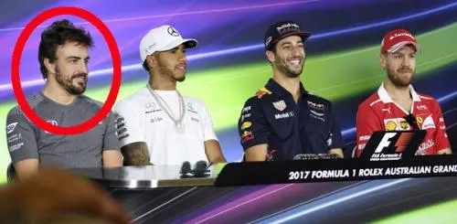 Alonso renuncia a la gorra en Australia, ¿gesto de protesta contra Honda?