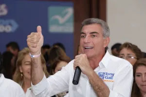 Ratifica Tony Gali compromiso con maestros poblanos