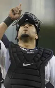 Rangers de Texas ponen en lista de transferibles a Torrealba