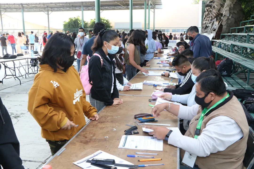Con fluidez y orden, jornada de vacunación en instituciones educativas: SEP