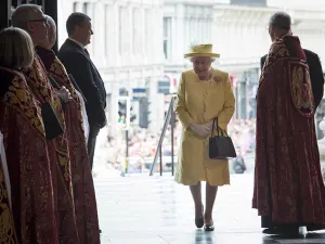 Reina Isabel II inicia festejos oficiales de su cumpleaños