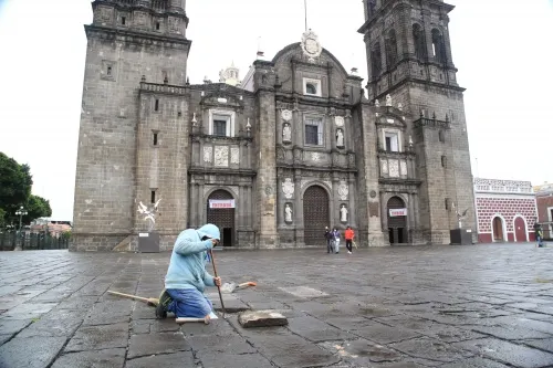 Reparación de lajas dañadas en la Catedral  lleva un avance del 90%