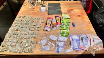 Policía Estatal asegura aparente droga y artículos prohibidos en centros penitenciarios