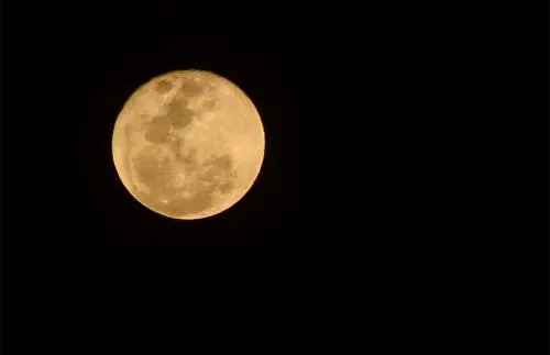 ¡Prepárate! Esta noche saldrá la luna más bella de todo año