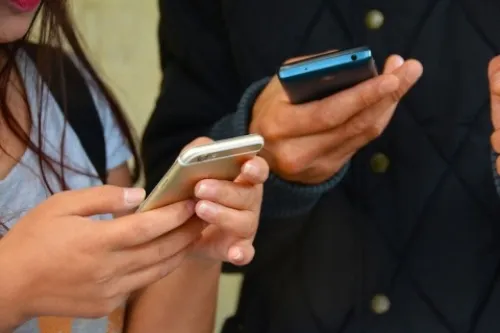Si ves estos mensajes en tu celular, no los compartas