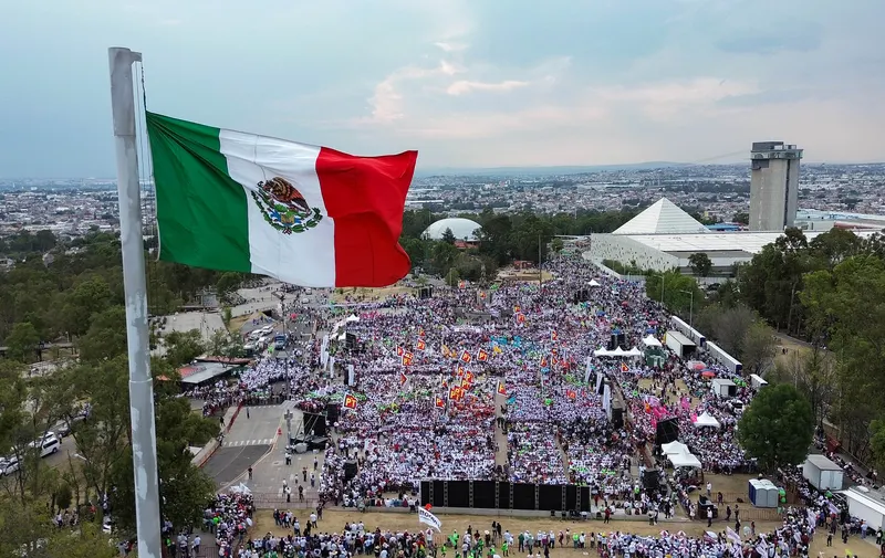 La zona de Los Fuertes lució abarrotada durante el cierre de campaña de los candidatos de la coalición Juntos Sigamos Haciendo Historia.