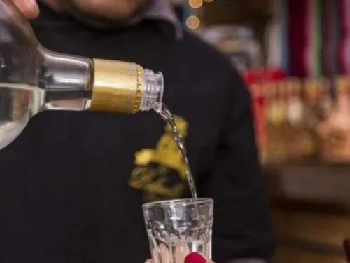 Licor adulterado le quita la vida a joven y deja con muerte cerebral a su novia, confirma Segob