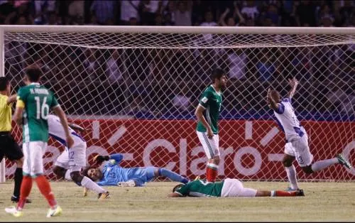 Honduras derrota a México y deja fuera a EU del Mundial