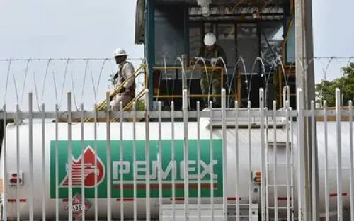 Hacienda anuncia más recortes; ahorros van al rescate de Pemex